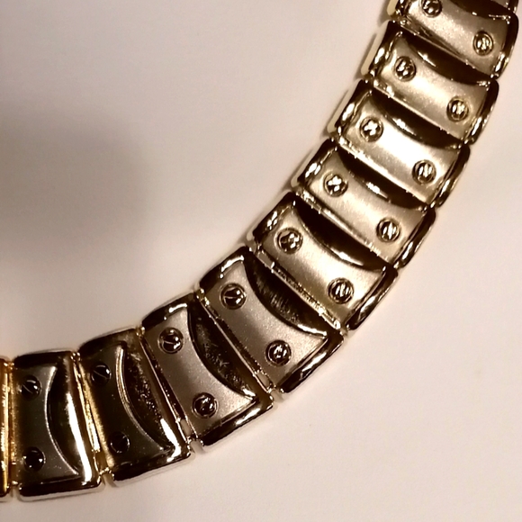 EUC,FLAT CLEOPATRA STYLE GOLD CHOKER NECKLACE. (Cartier Like) - Picture 2 of 6